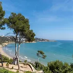 Coastal Paradise & Cozy Home With A 100M From The Beach!