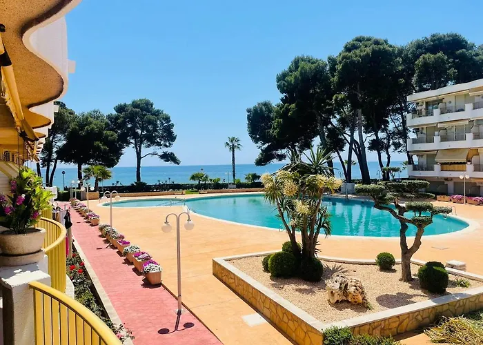 Apartamento vistas al mar, con acceso directo a la playa, piscina y parking gratis!!!