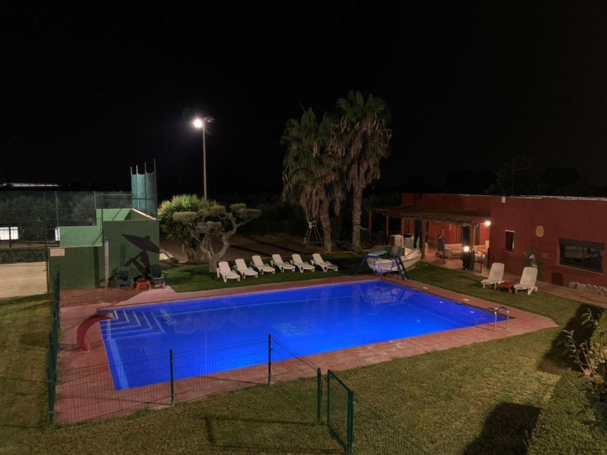 Villa De Tres Casas Con Padel Y Piscina