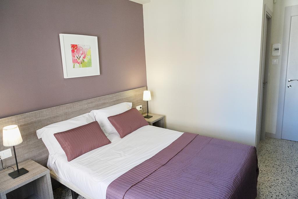 Fonda Montserrat Guest house
