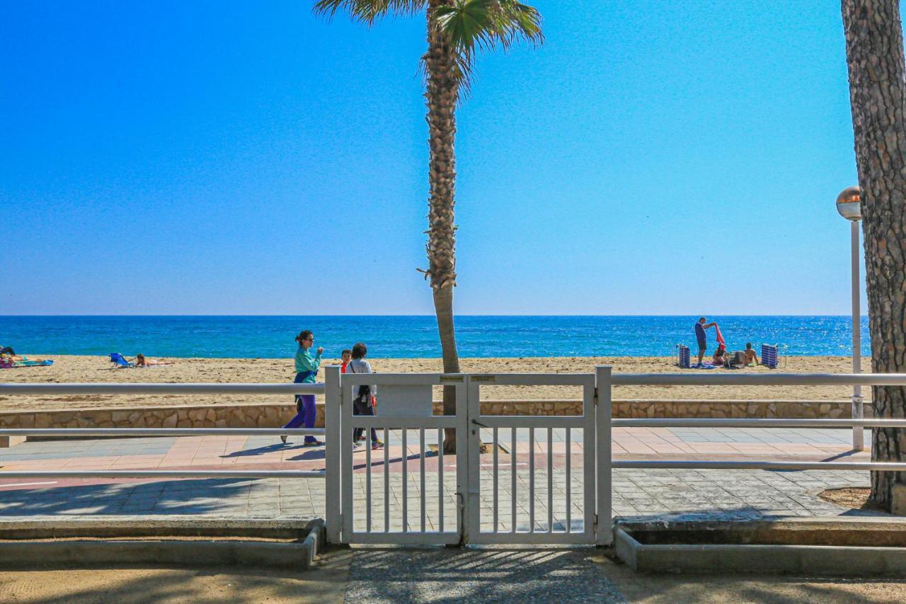 Apartment Set Pins - Only Families Cambrils