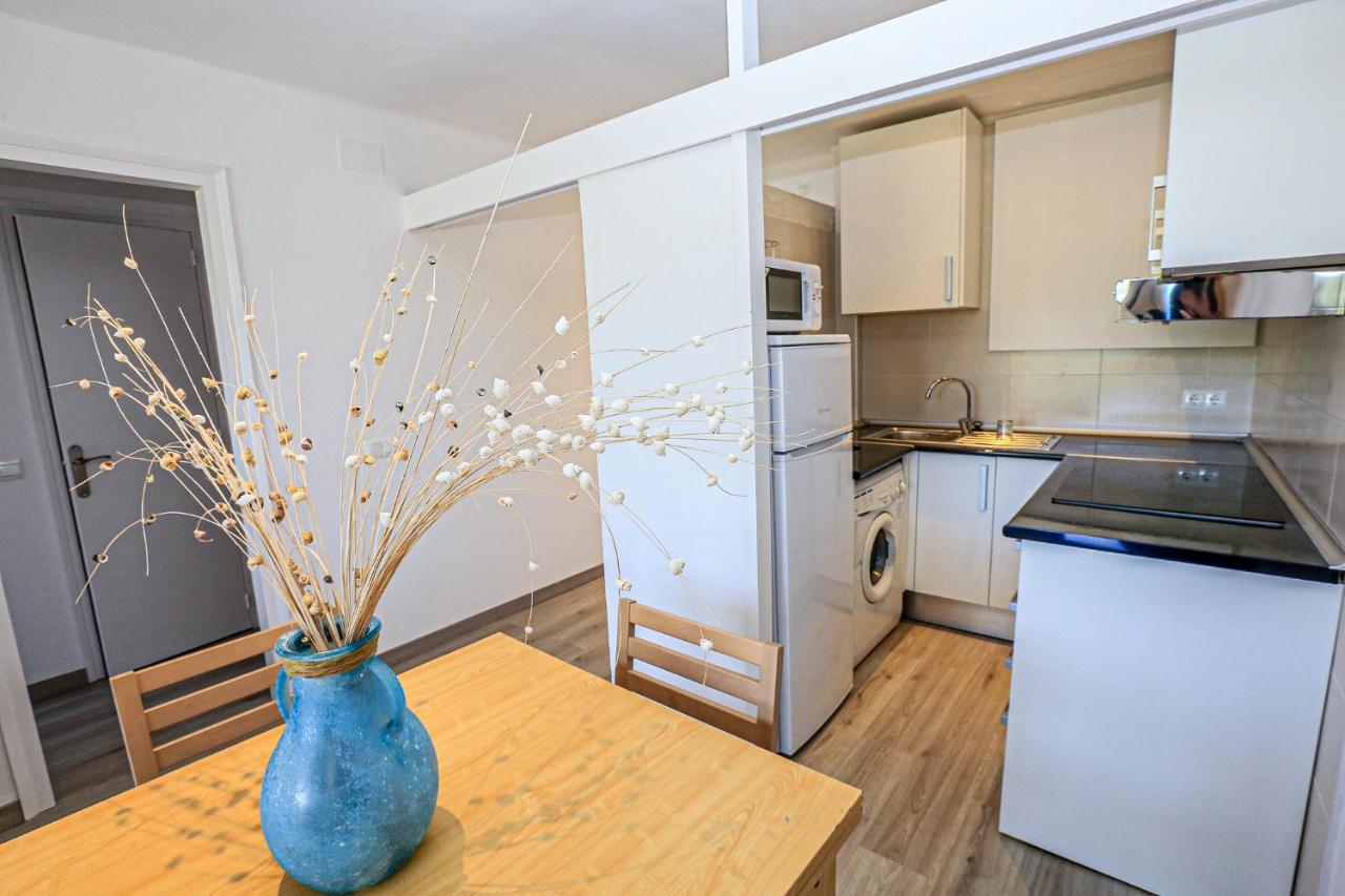 Set Pins - Only Families Apartment
