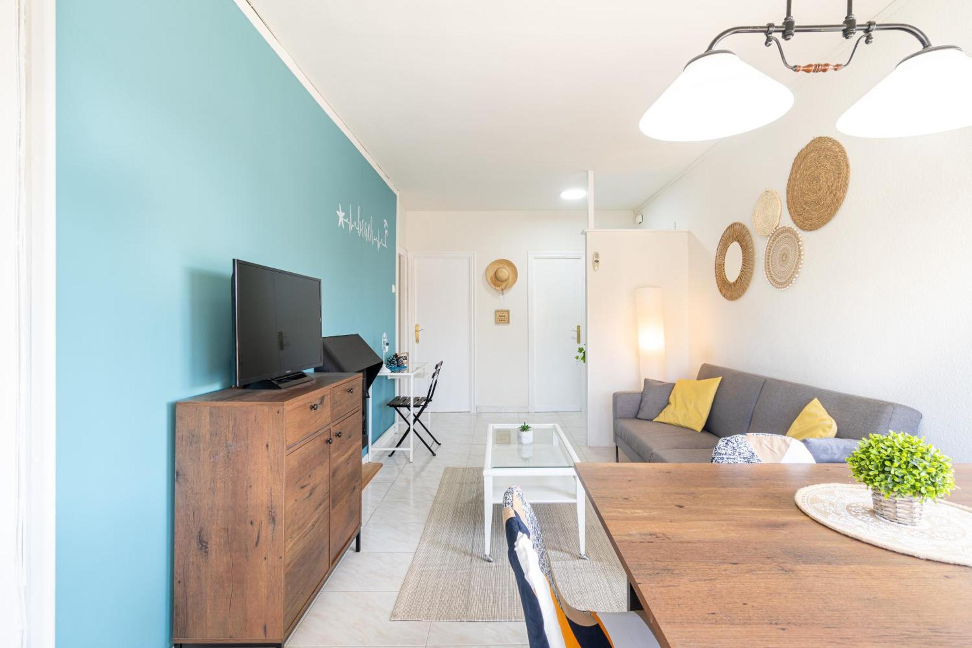 Coastal Paradise & Cozy With A 100m From The Beach!