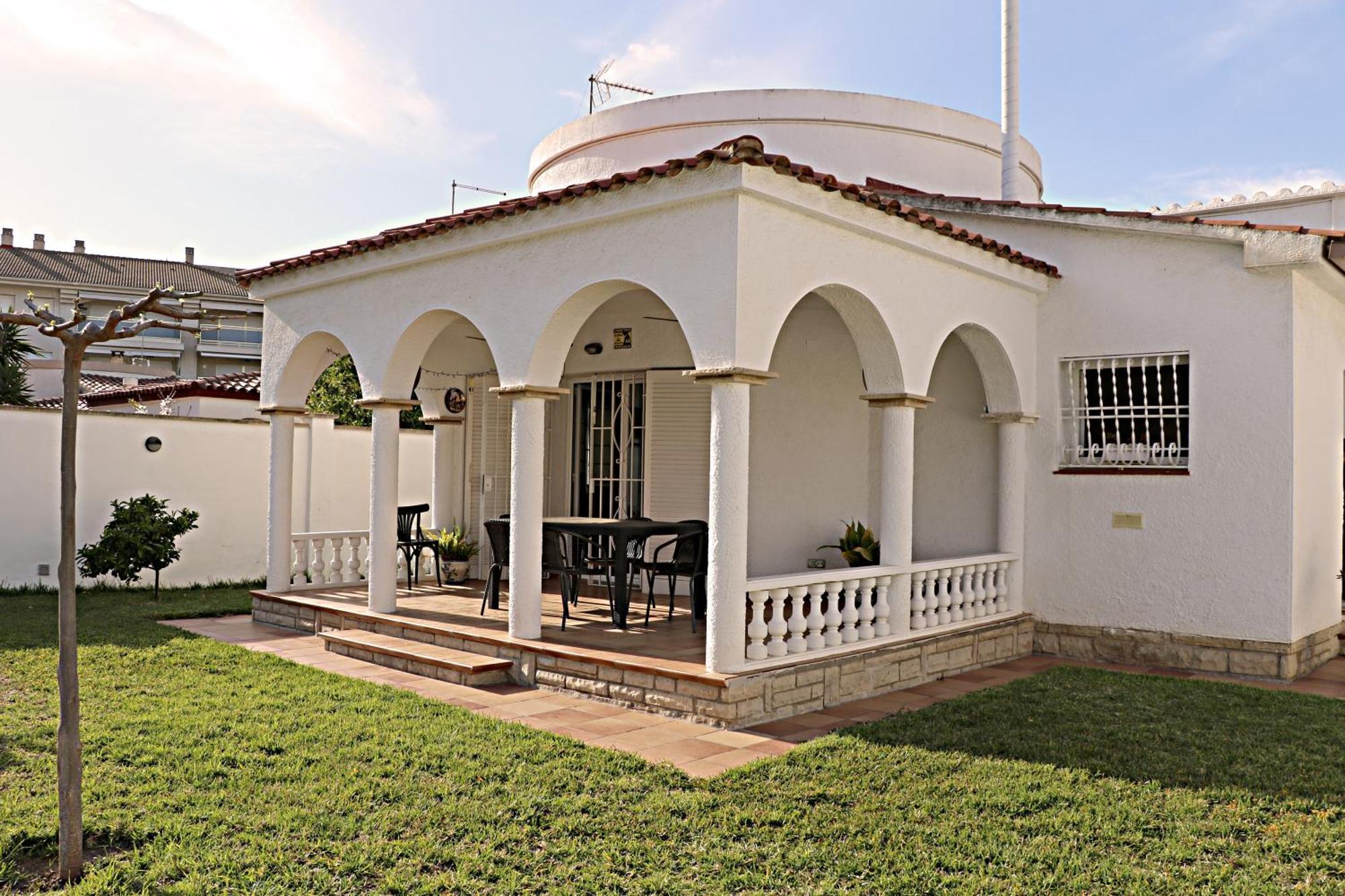 Villa Cambrils Beach Villa *