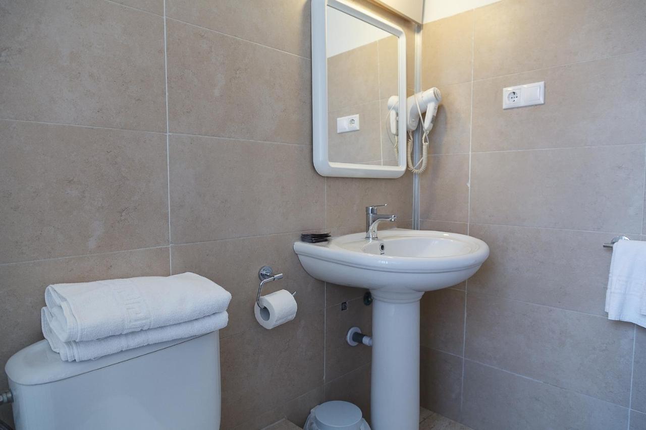Fonda Montserrat Guest house 2*