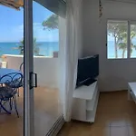 Apartamento sobre el mar, con piscina y wifi