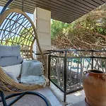 Ático en primera línea con vistas, piscina y parking