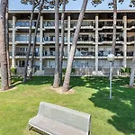 Ático en primera línea con vistas, piscina y parking