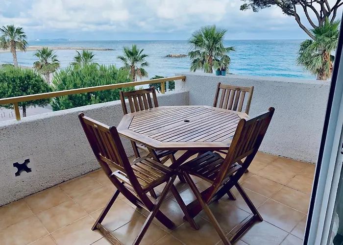 Apartamento sobre el mar, con piscina y wifi