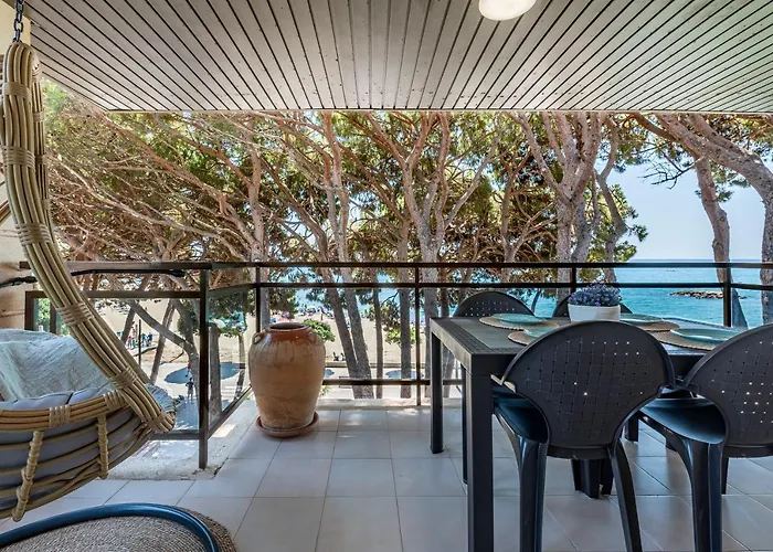 Ático en primera línea con vistas, piscina y parking