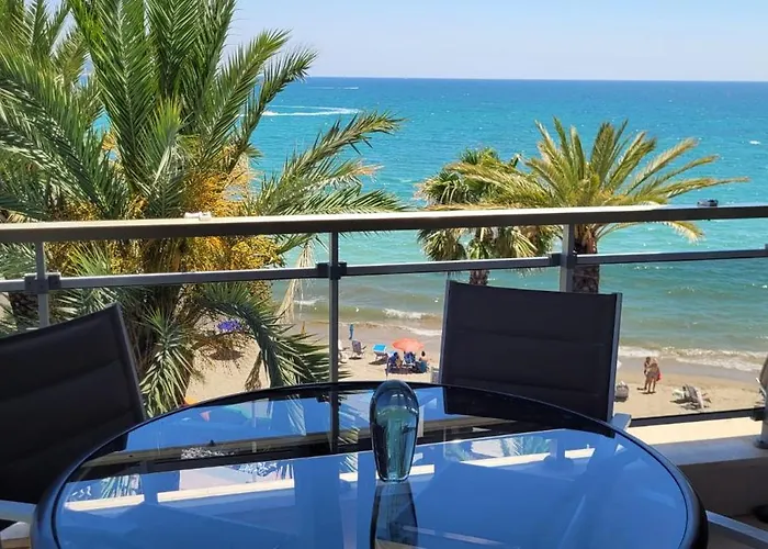 Apartamento Frente Al Mar Con Wifi Y Parking.