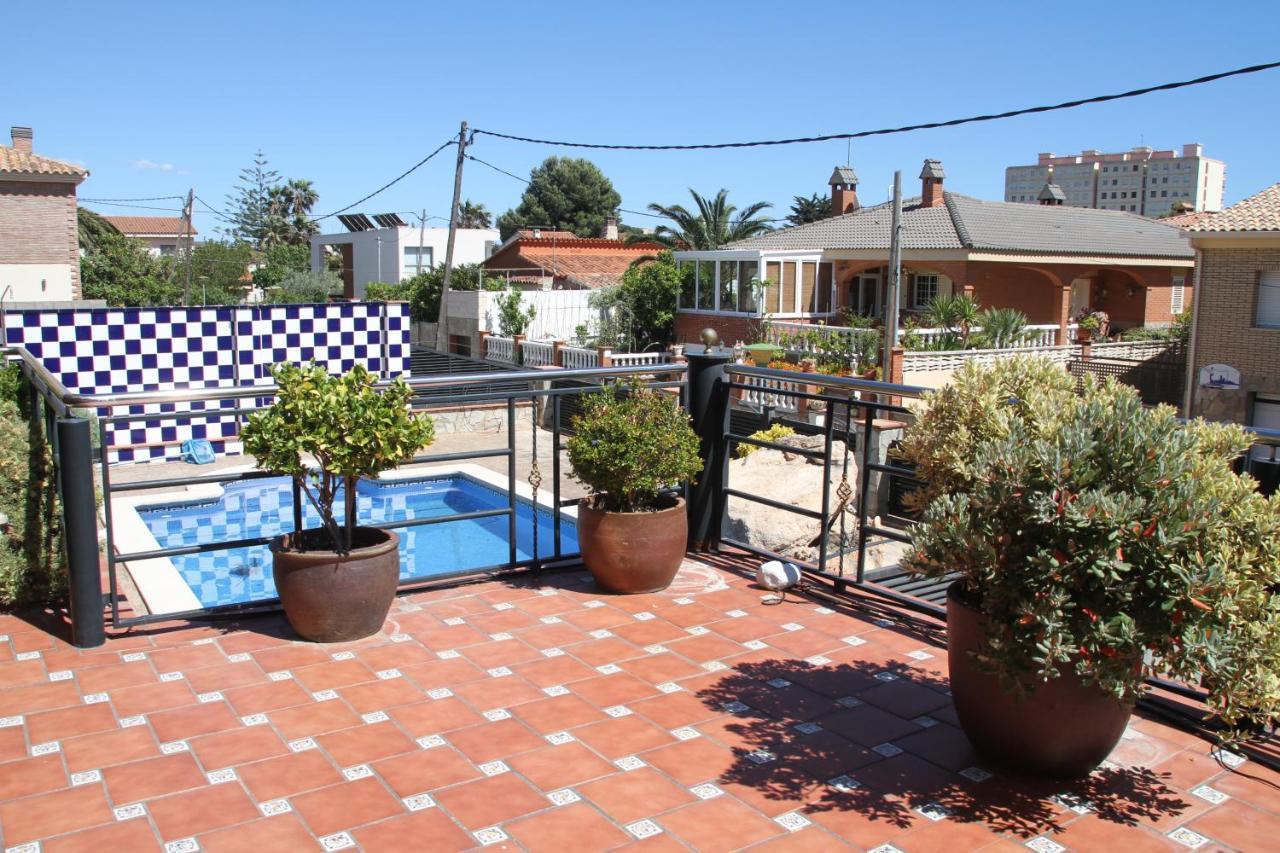 Con Piscina Privada En Zona Tranquila De *
