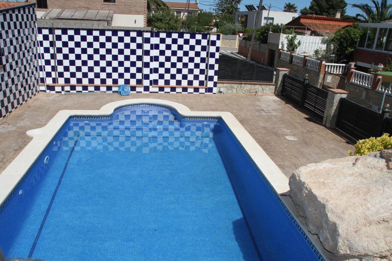 Con Piscina Privada En Zona Tranquila De *