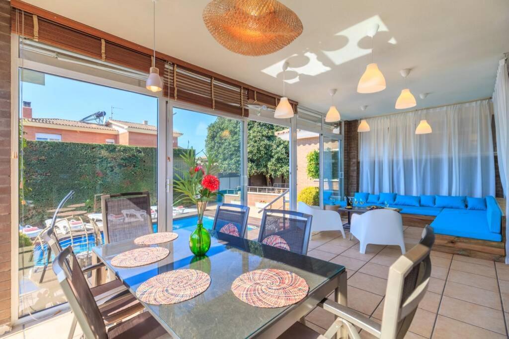 Villa Wine Experience - Wine, Art & Games Cambrils