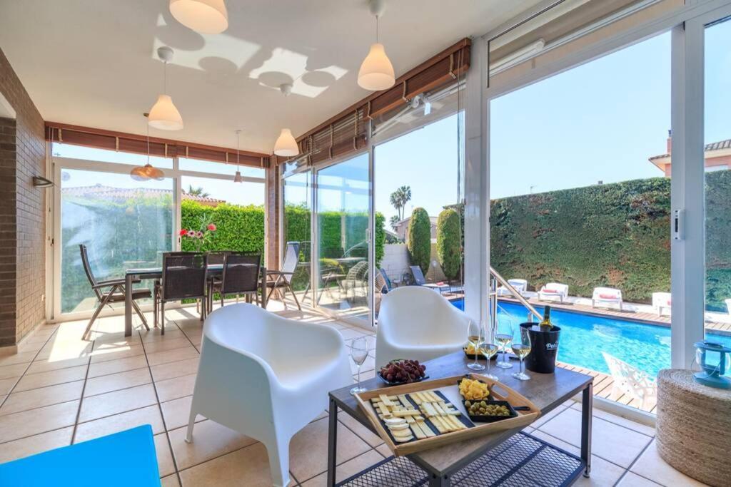 Wine Experience - Wine, Art & Games Cambrils