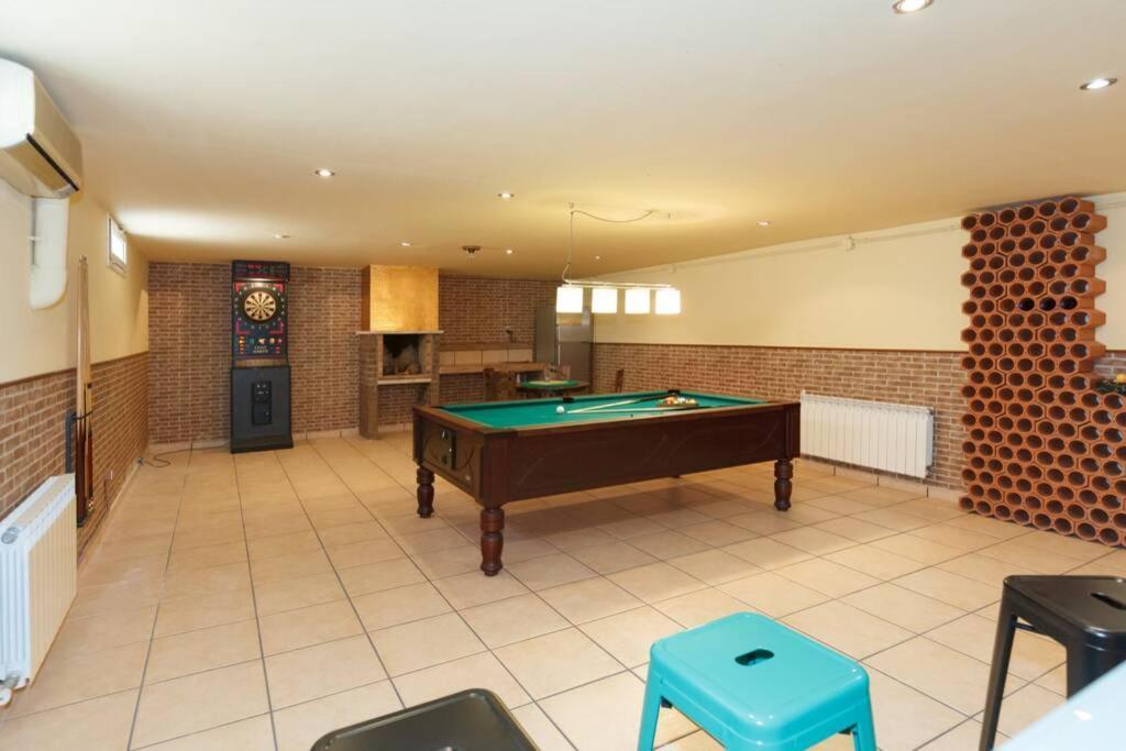 Wine Experience - Wine, Art & Games Villa *