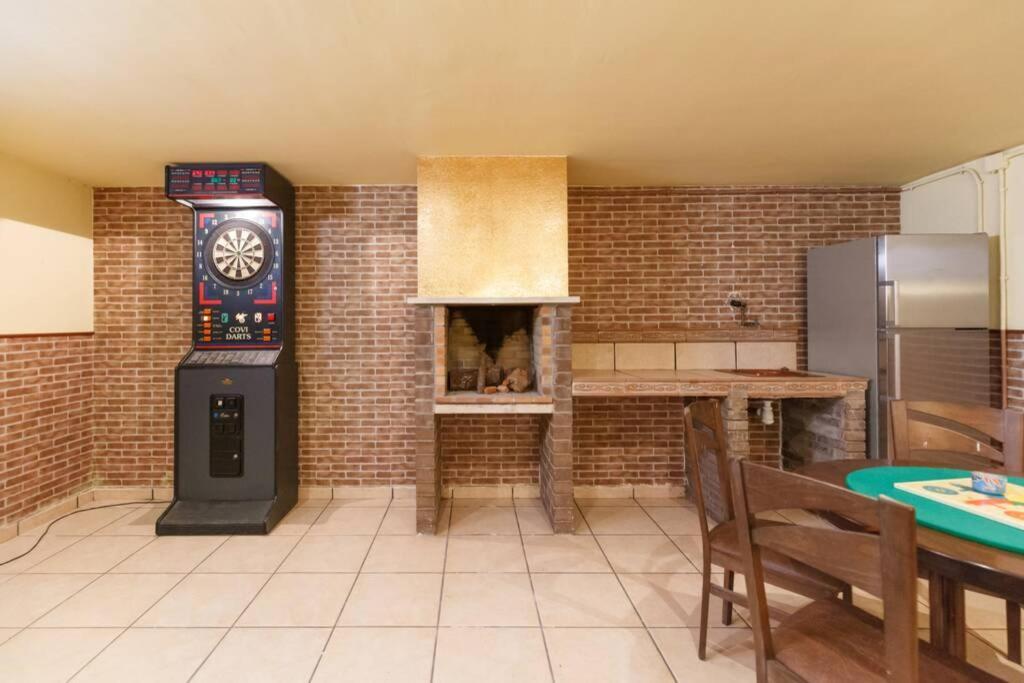 Villa Wine Experience - Wine, Art & Games *
