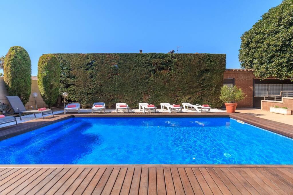 Wine Experience - Wine, Art & Games Villa Cambrils