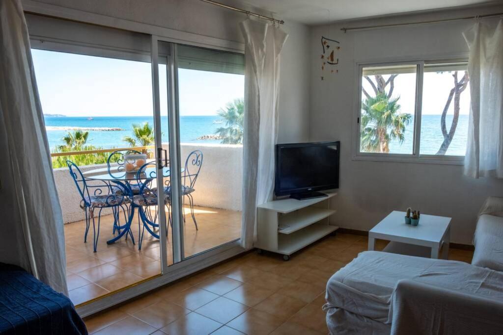 Apartamento Sobre El Mar, Con Piscina Y Wifi
