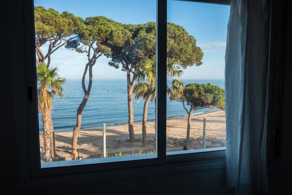 Apartamento Apartamento Sobre El Mar, Con Piscina Y Wifi *