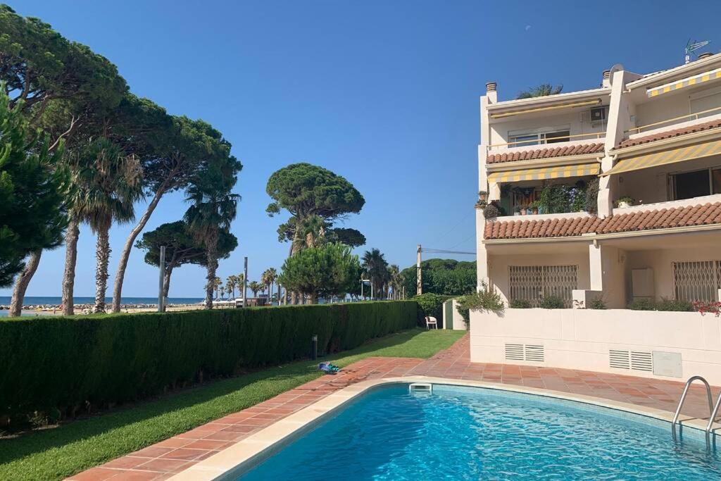 Apartamento Apartamento Sobre El Mar, Con Piscina Y Wifi *