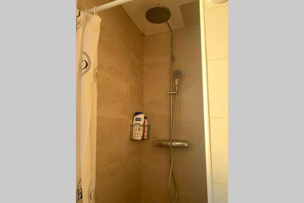 Apartamento Sobre El Mar, Con Piscina Y Wifi Apartamento