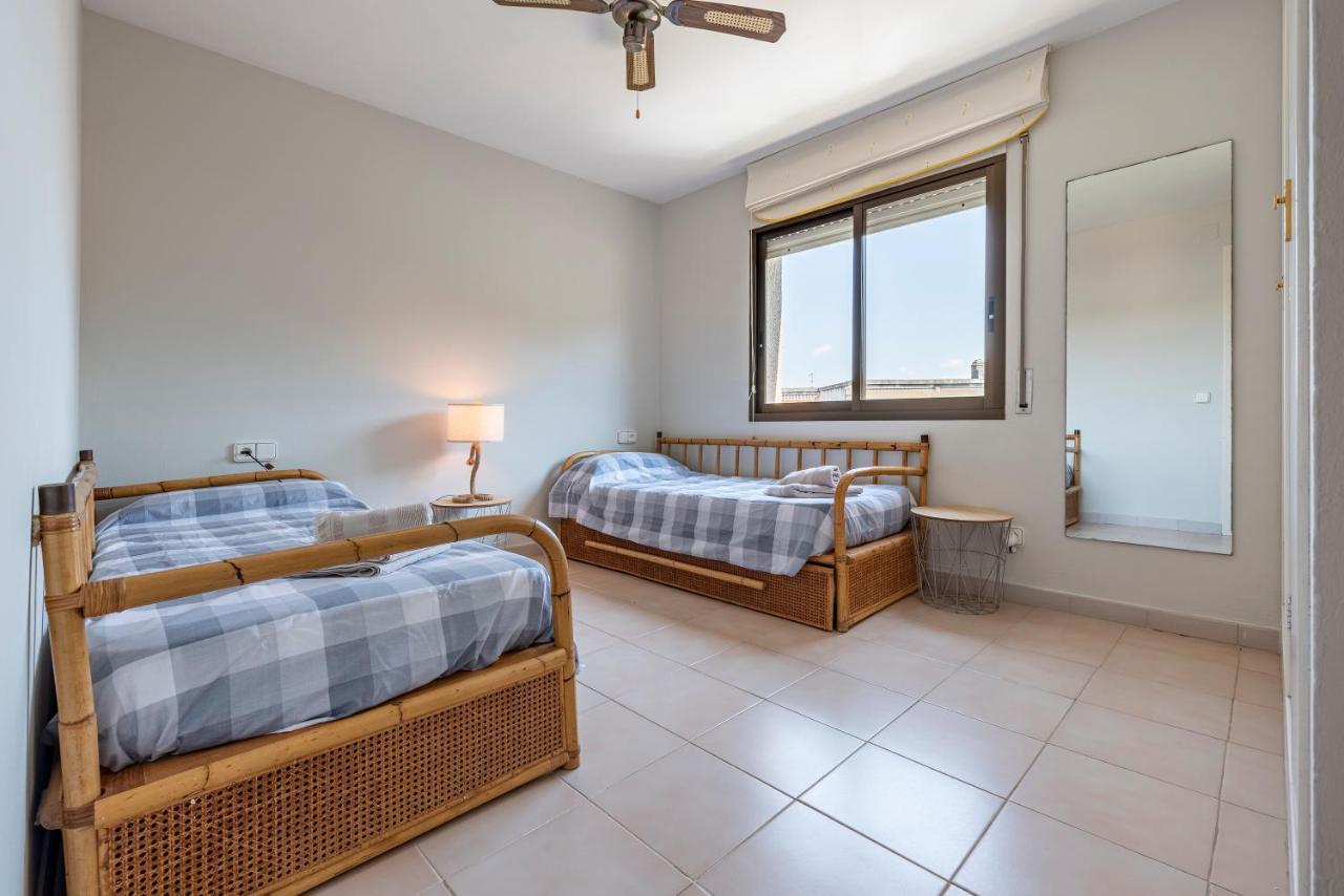 Apartamento ático En Primera Línea Con Vistas, Piscina Y Parking