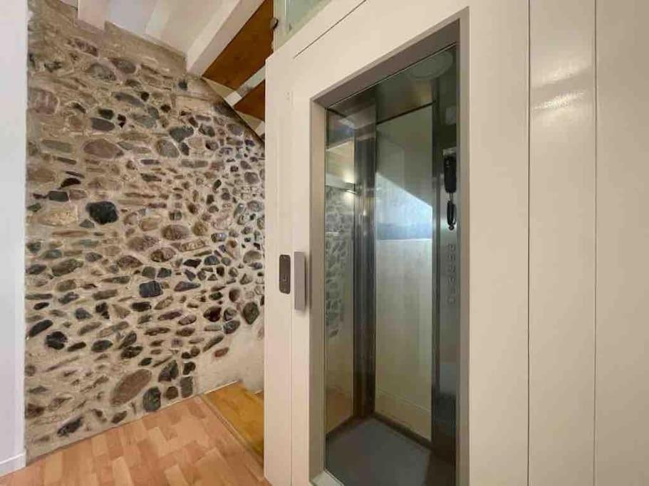 New! Renovated House With Terrace In