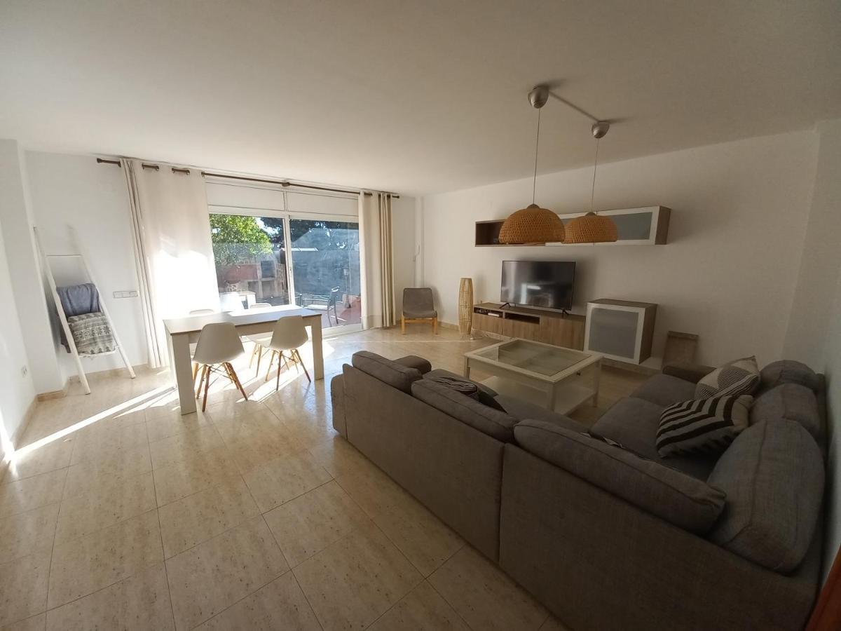 Casa Con Jardín Y Piscina En Zona Tranquila