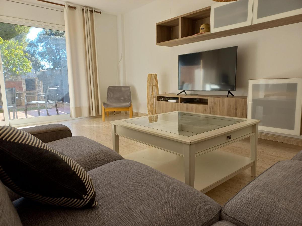 Casa Con Jardín Y Piscina En Zona Tranquila Сasa de vacaciones *
