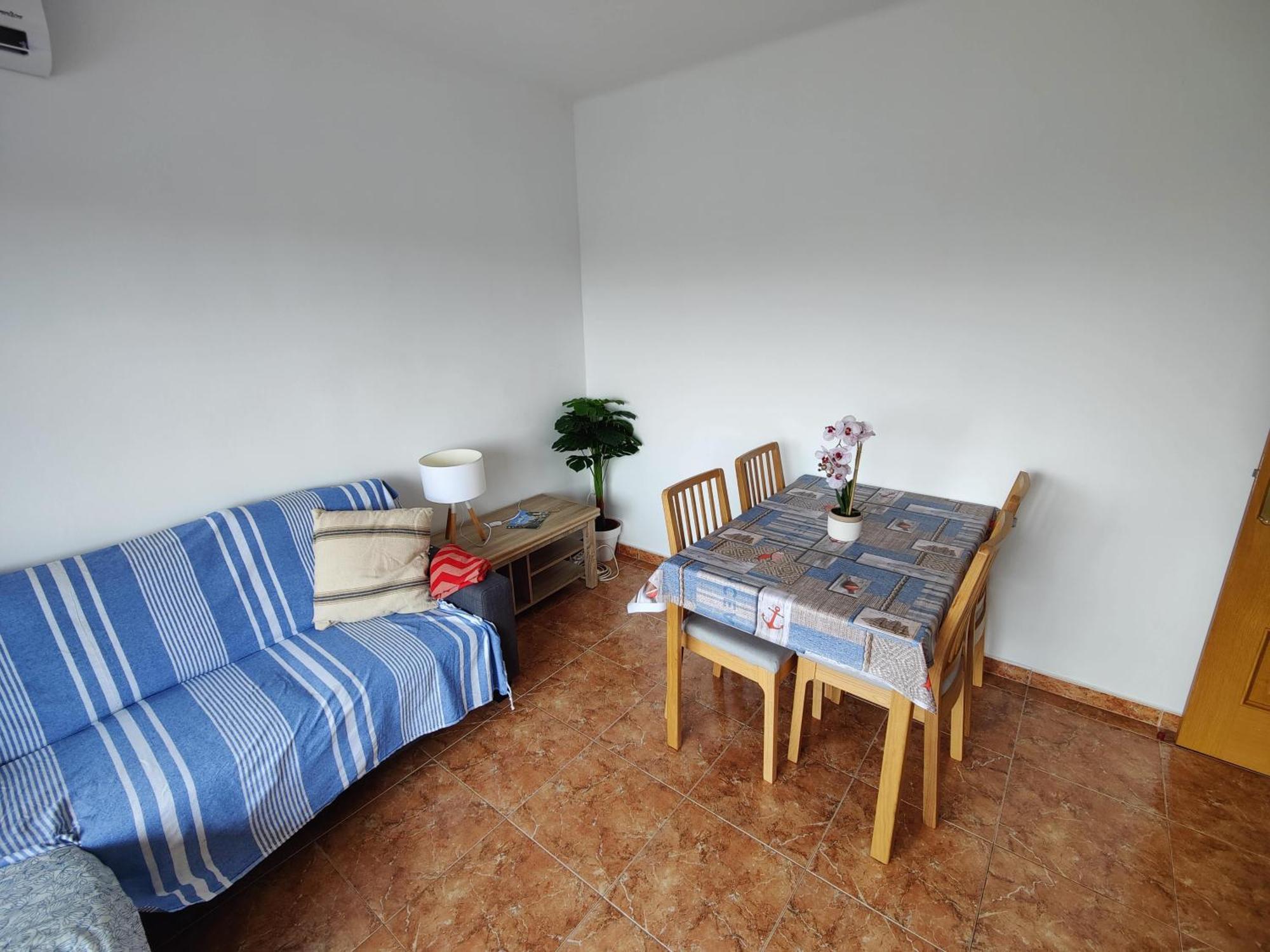 Sunny Flat With Balcony And Sea Views *