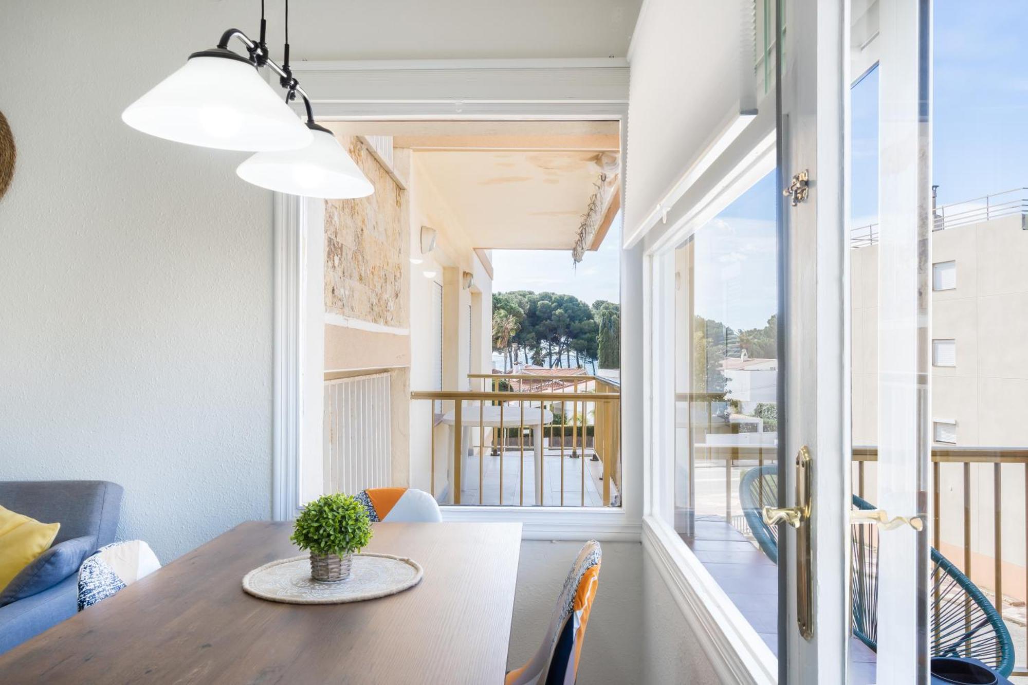 Apartment Coastal Paradise & Cozy With A 100m From The Beach! *
