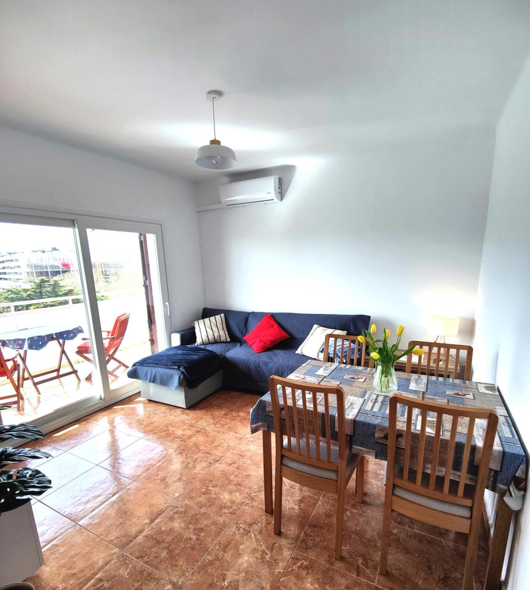 Sunny Flat With Balcony And Sea Views *