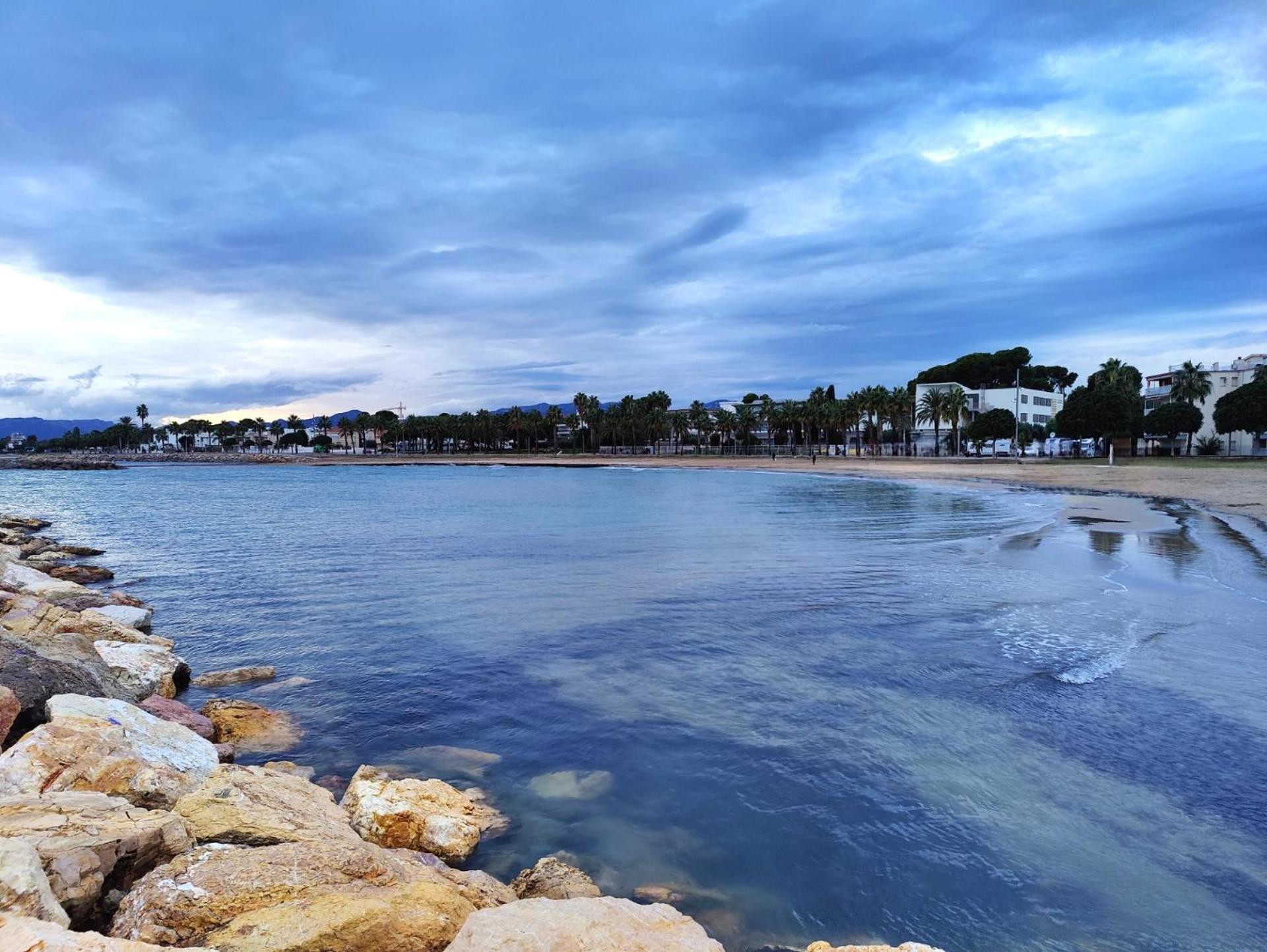 Apartamento Sunny Flat With Balcony And Sea Views