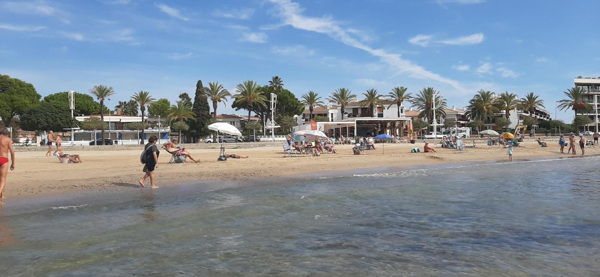 Vue: Beachfront Retreat With Pool And Access *