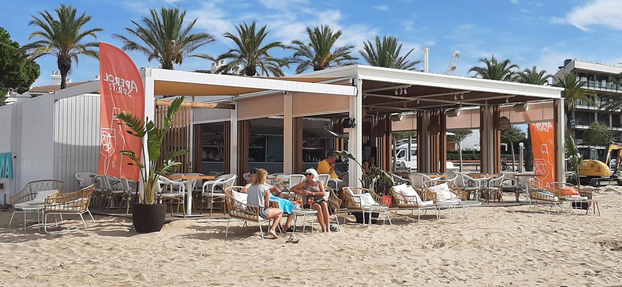 Vue: Beachfront Retreat With Pool And Access