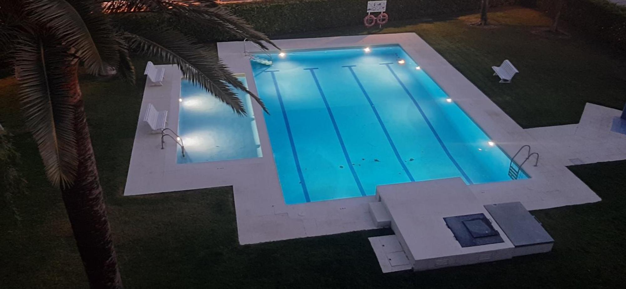 Vue: Beachfront Retreat With Pool And Access