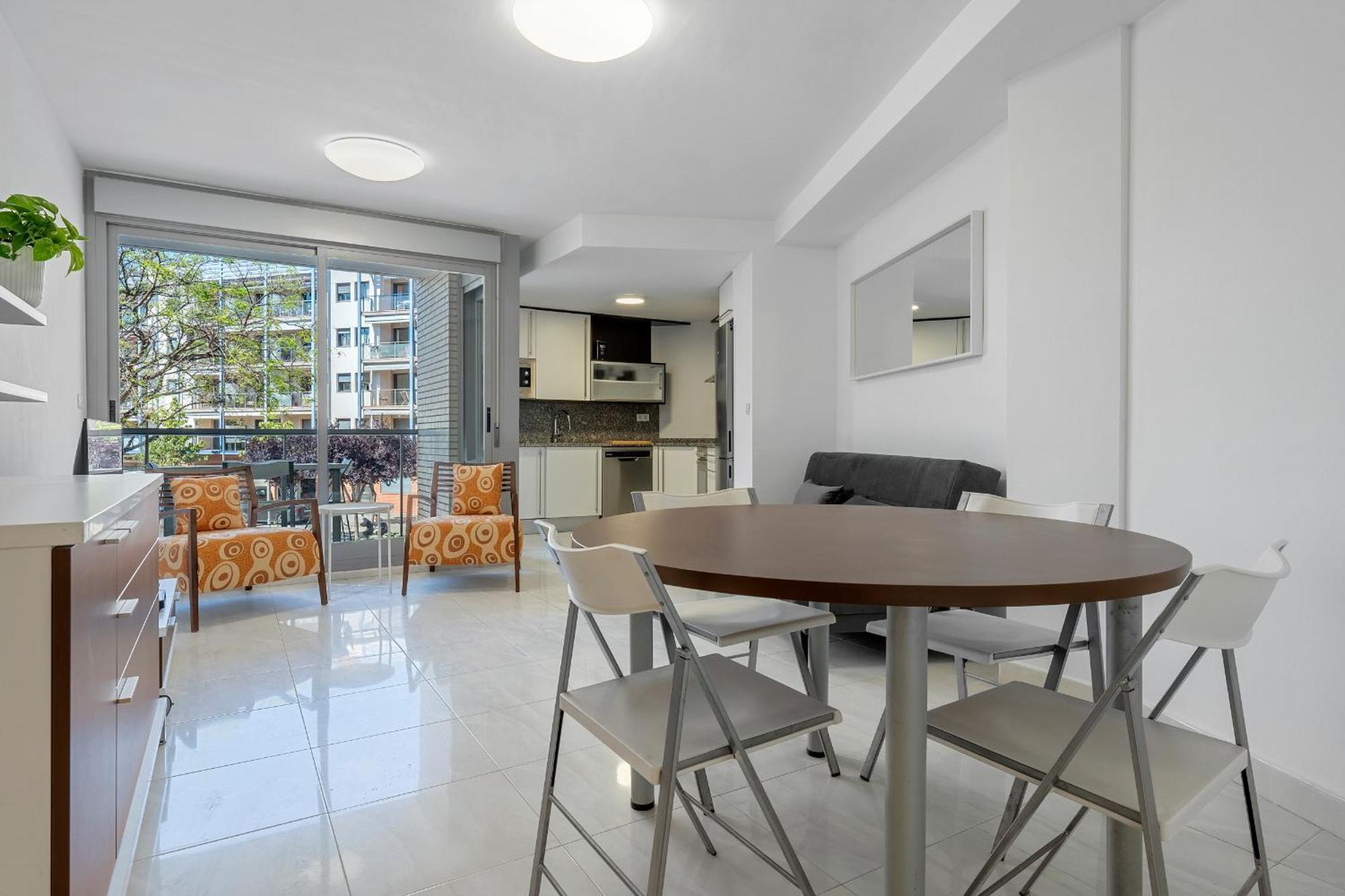 Hauzify I Mestral Apartment