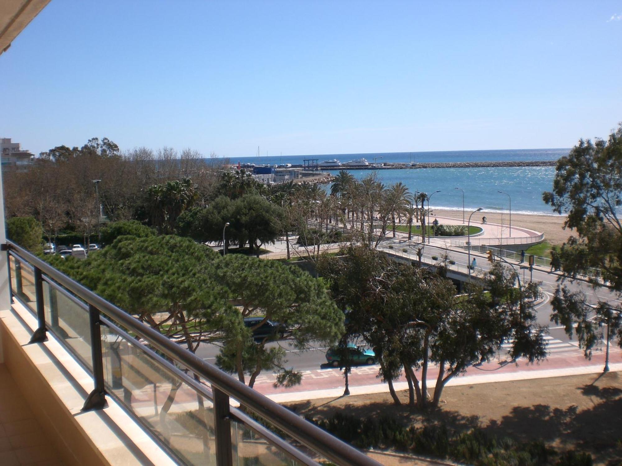 Frente A La Playa En Apartamento *