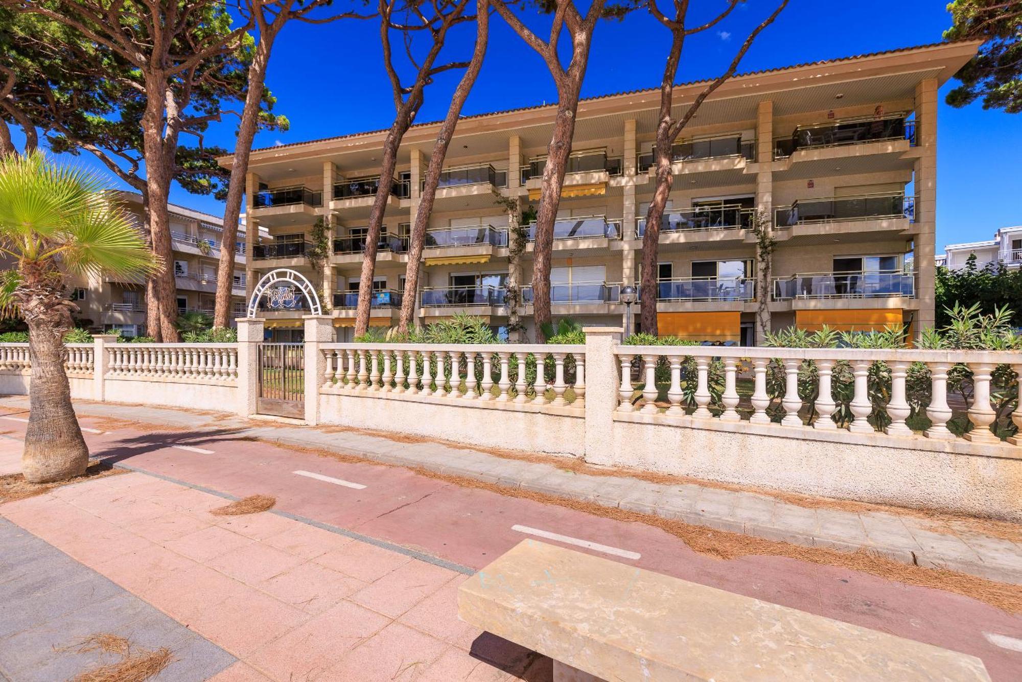 Uhc Versailles Family Complex * Cambrils