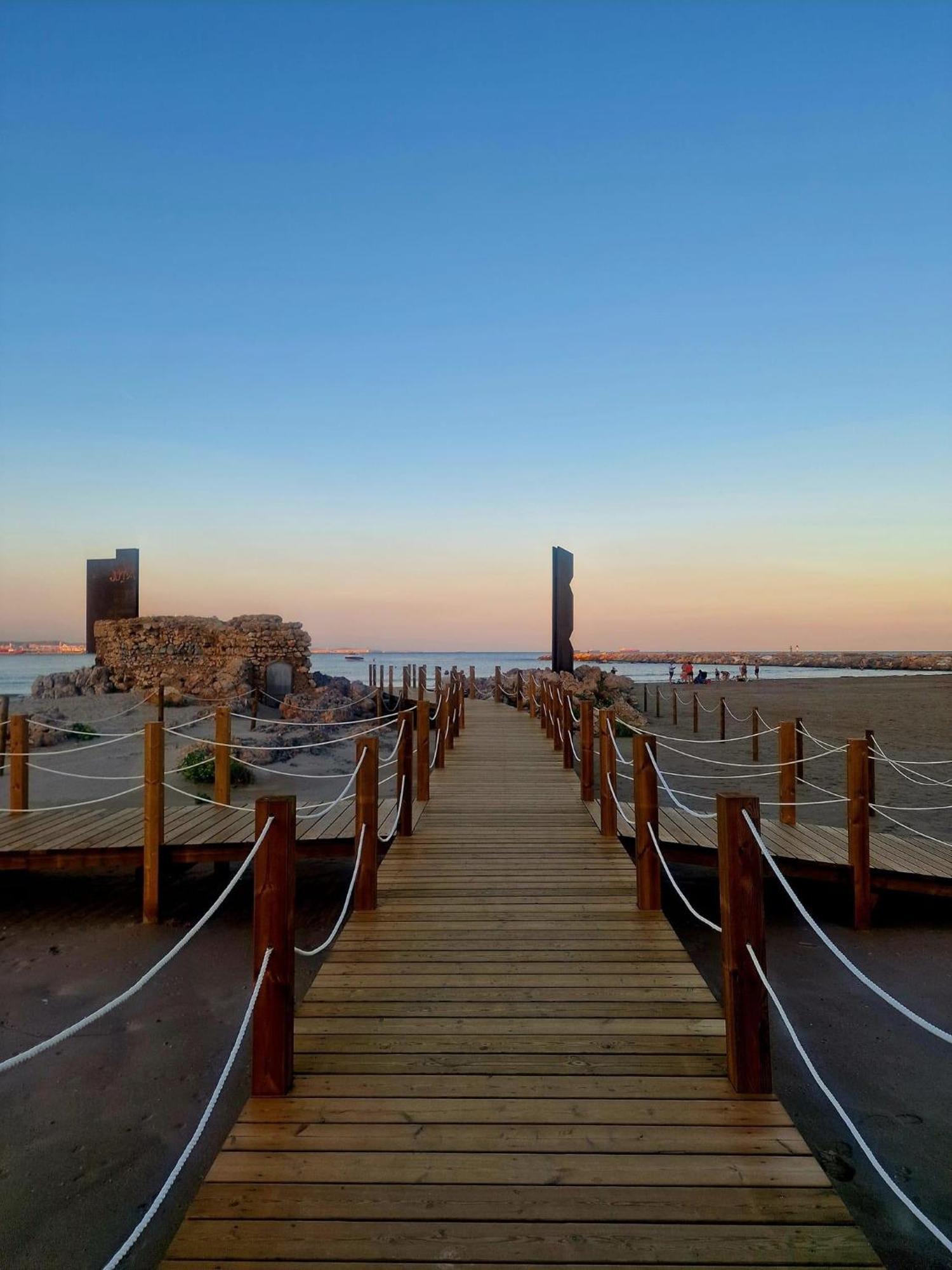 Apartamento ApartBeach MARINA PLAYA Climatizado Piscina y Parking Cambrils