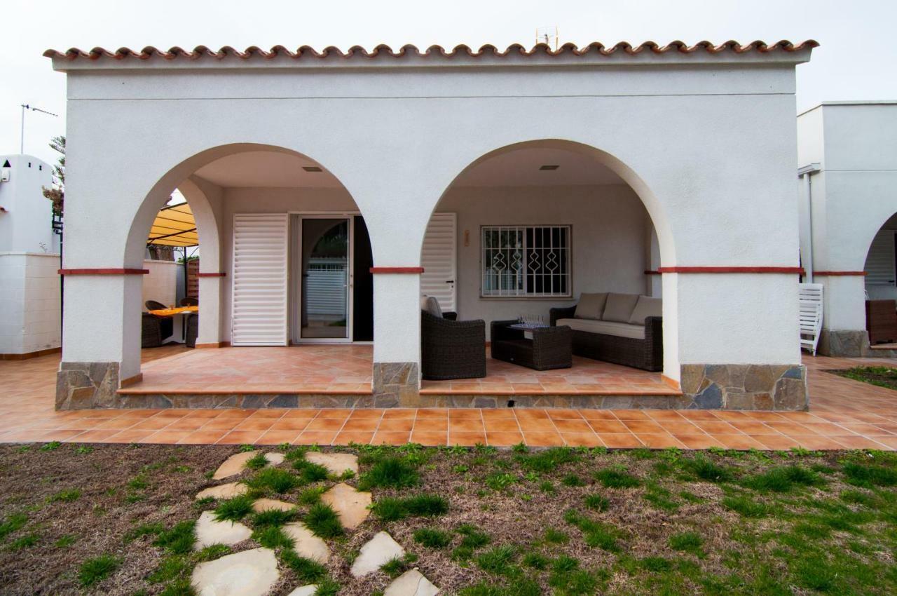 Casa 2 Dormitorios A Pie Del Mar Con Su Jardin Y Parking Сasa de vacaciones *