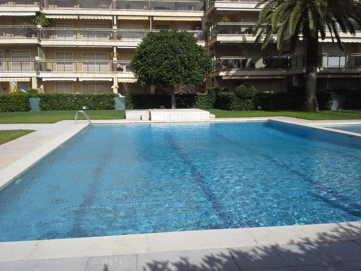 Vue: Beachfront Retreat With Pool And Access *