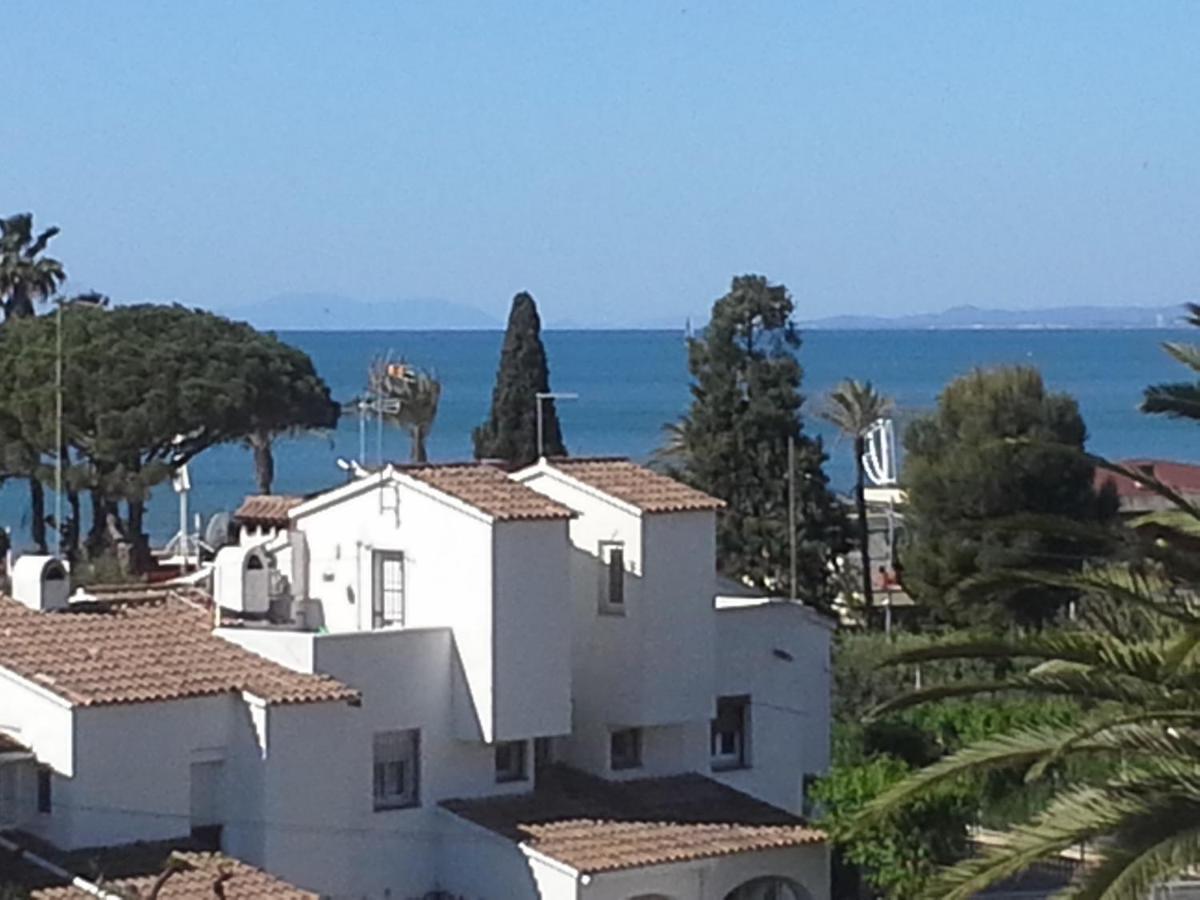 Vue: Beachfront Retreat With Pool And Access Cambrils