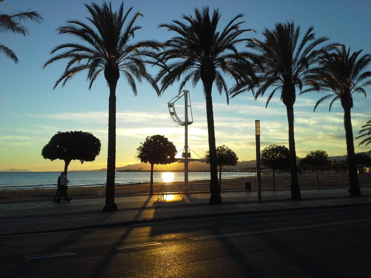 Vue: Beachfront Retreat With Pool And Access Apartment Cambrils