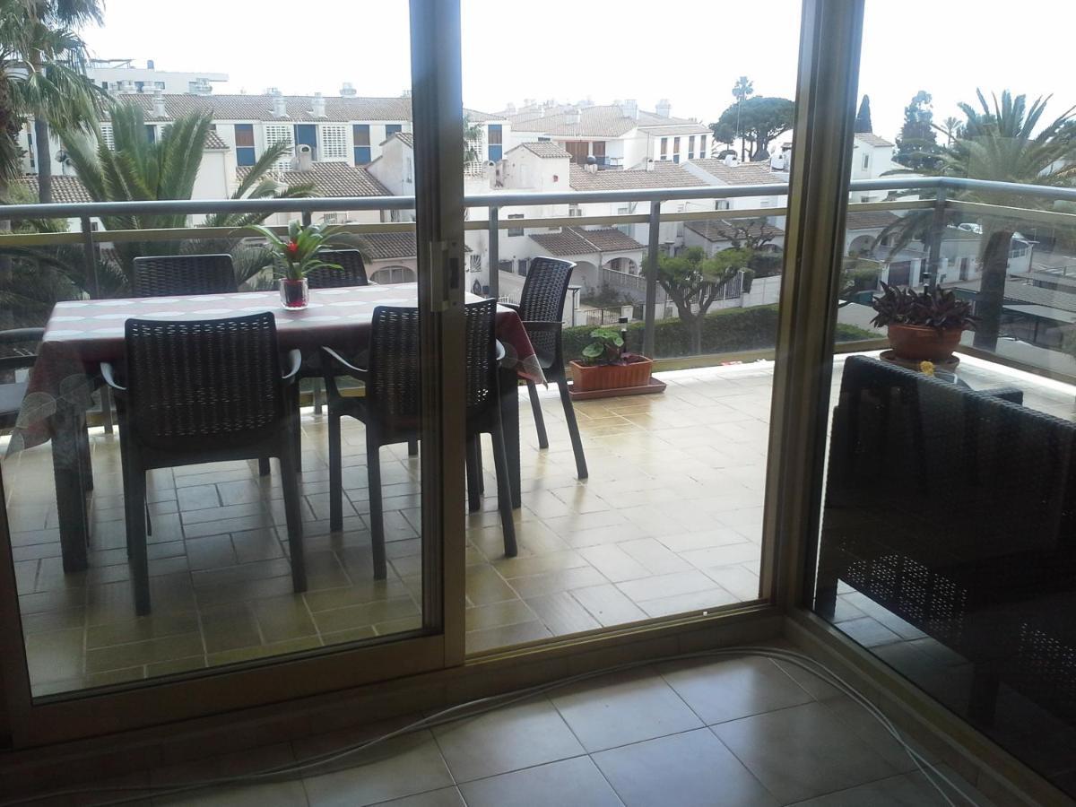 Apartment Vue: Beachfront Retreat With Pool And Access Cambrils