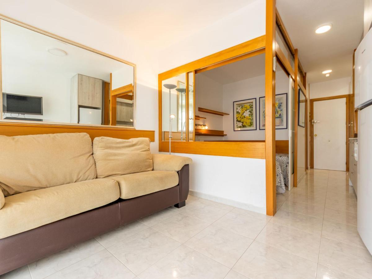 International-3 By Interhome